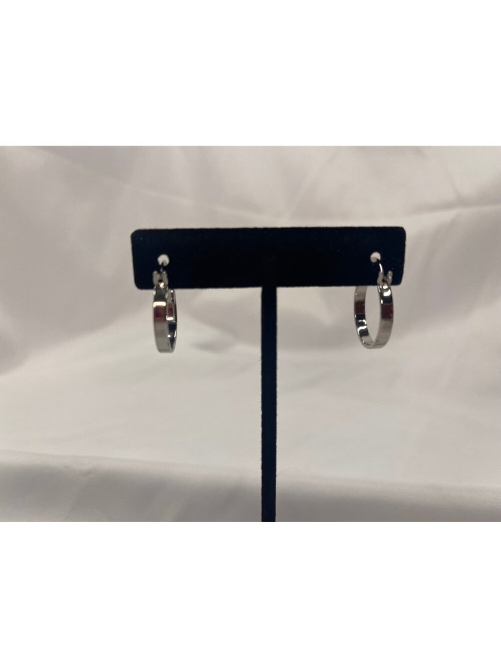 Silver Tone Hoop Earrings Polished Hinged Latch Back 1 Inch NWOT